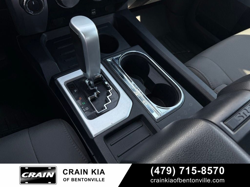 2018 Toyota Tundra SR5 - 4WD / CLEAN CARFAX HISTORY