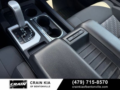 2018 Toyota Tundra SR5 - 4WD / CLEAN CARFAX HISTORY