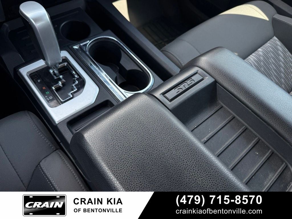 2018 Toyota Tundra SR5 - 4WD / CLEAN CARFAX HISTORY