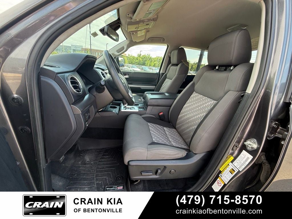 2018 Toyota Tundra SR5 - 4WD / CLEAN CARFAX HISTORY