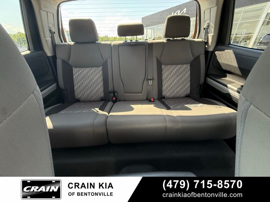 2018 Toyota Tundra SR5 - 4WD / CLEAN CARFAX HISTORY