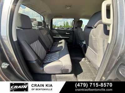 2018 Toyota Tundra SR5 - 4WD / CLEAN CARFAX HISTORY