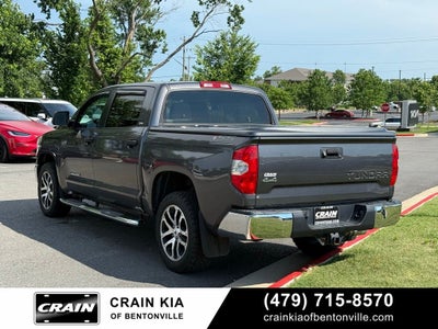 2018 Toyota Tundra SR5 - 4WD / CLEAN CARFAX HISTORY