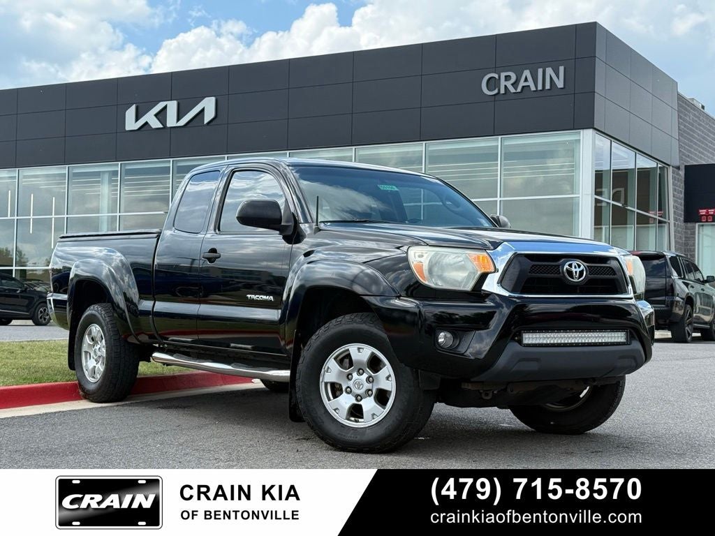 2013 Toyota Tacoma Base - 4WD / CARFAX ONE OWNER