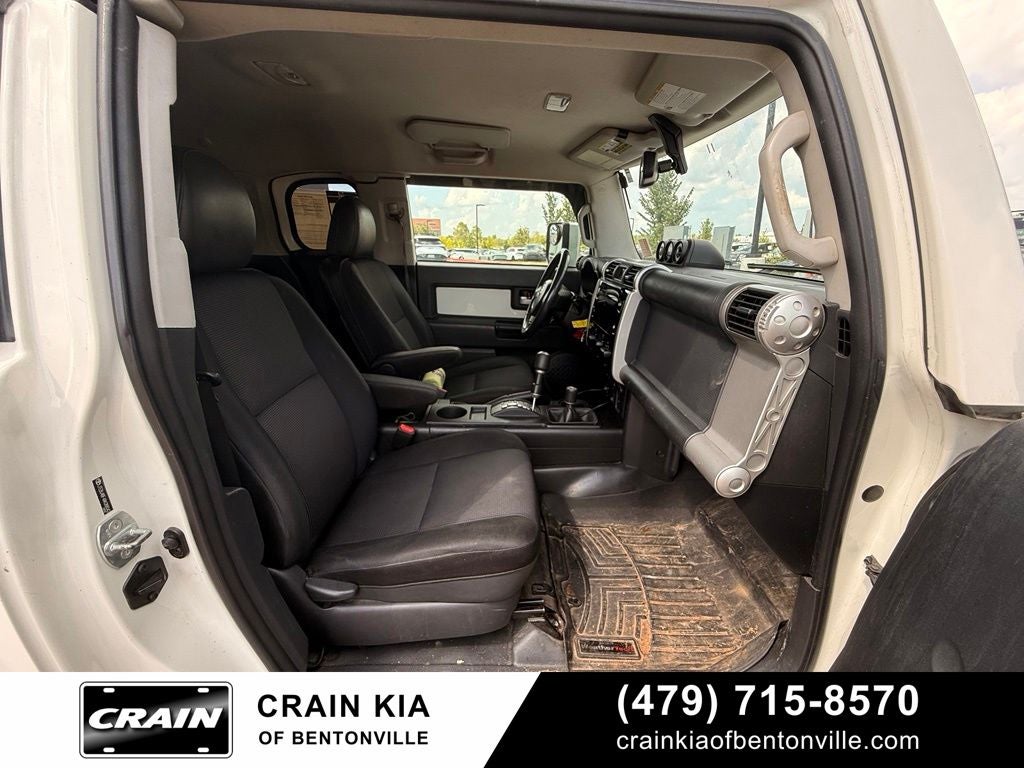 2010 Toyota FJ Cruiser Base - 4WD / CLEAN CARFAX