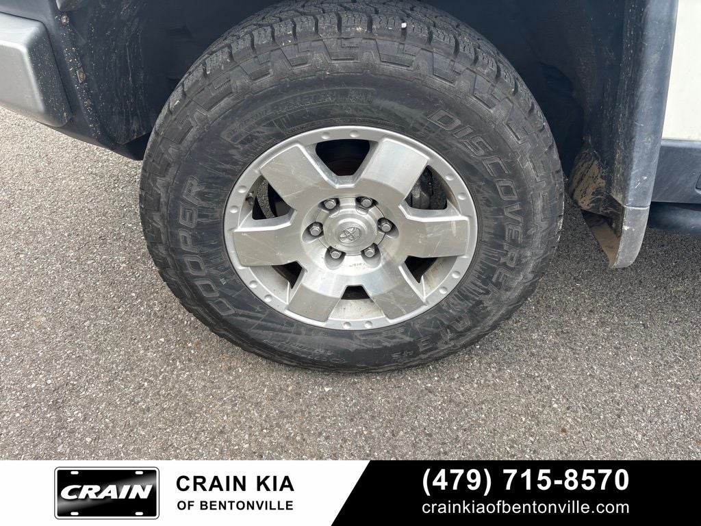 2010 Toyota FJ Cruiser Base - 4WD / CLEAN CARFAX