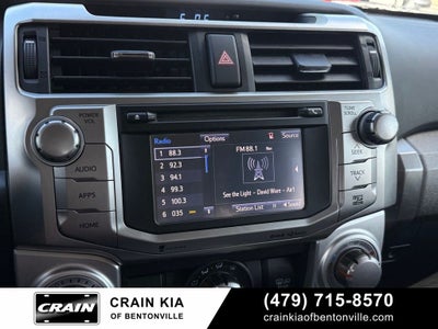 2017 Toyota 4Runner SR5 - 4WD / LIFTED!