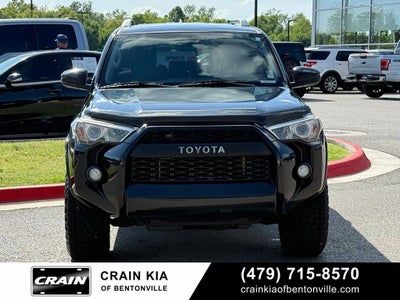 2017 Toyota 4Runner SR5 - 4WD / LIFTED!