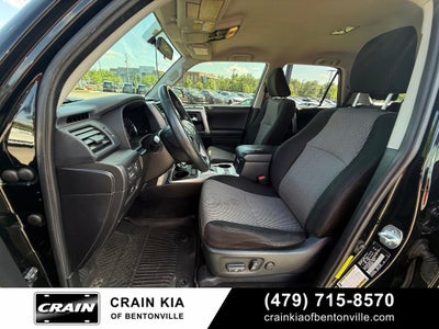 2017 Toyota 4Runner SR5 - 4WD / LIFTED!