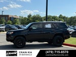 2017 Toyota 4Runner SR5 - 4WD / LIFTED!