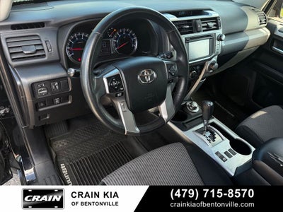 2017 Toyota 4Runner SR5 - 4WD / LIFTED!
