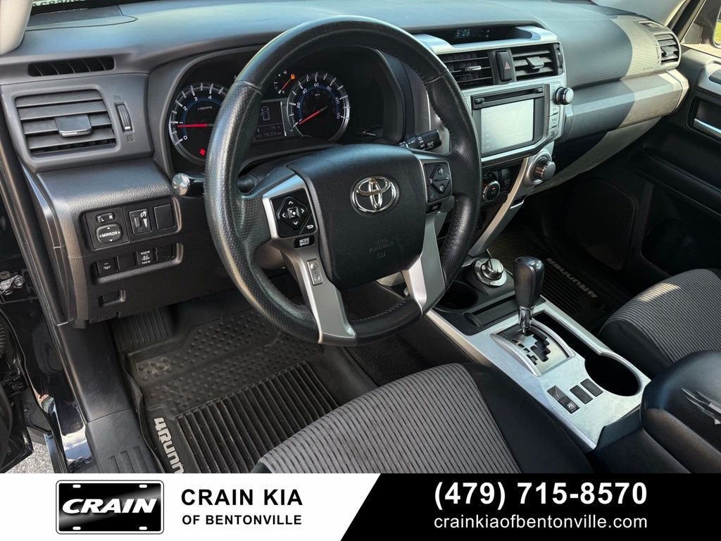 2017 Toyota 4Runner SR5 - 4WD / LIFTED!