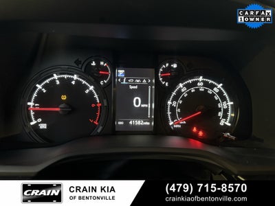 2024 Toyota 4Runner SR5 - 4WD / CLEAN CARFAX / ONE OWNER