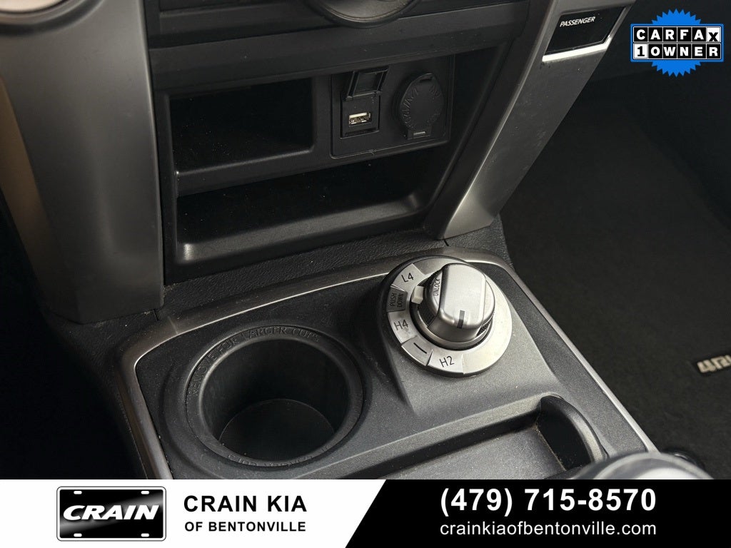 2024 Toyota 4Runner SR5 - 4WD / CLEAN CARFAX / ONE OWNER