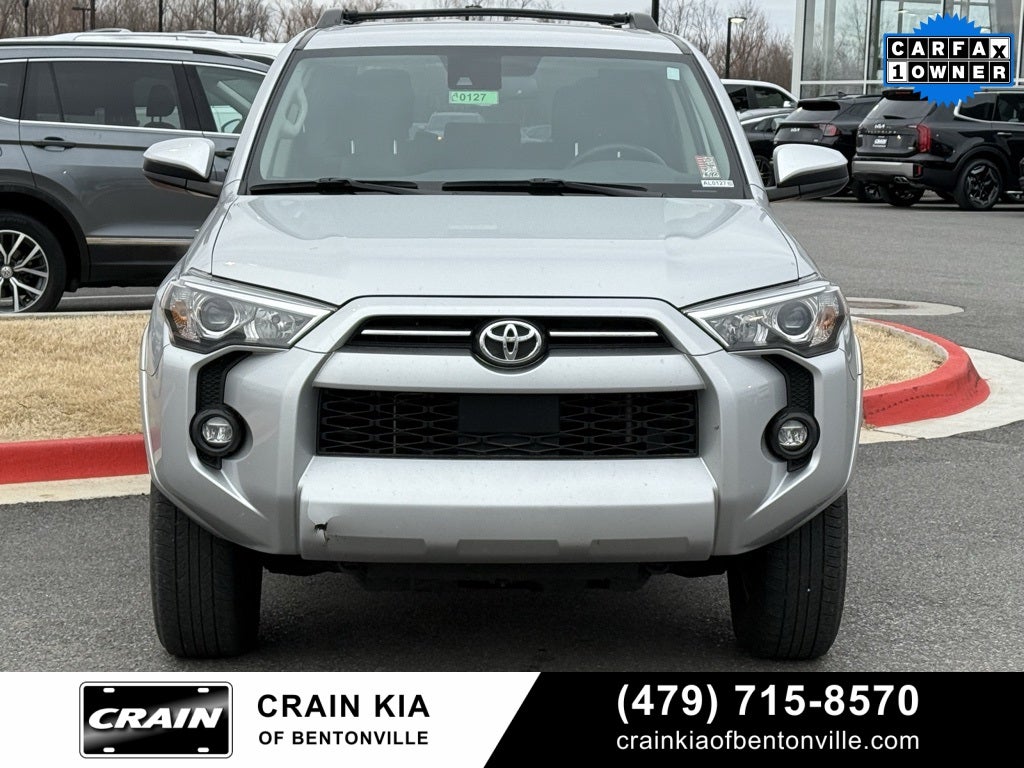 2024 Toyota 4Runner SR5 - 4WD / CLEAN CARFAX / ONE OWNER