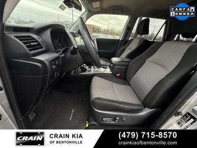 2024 Toyota 4Runner SR5 - 4WD / CLEAN CARFAX / ONE OWNER