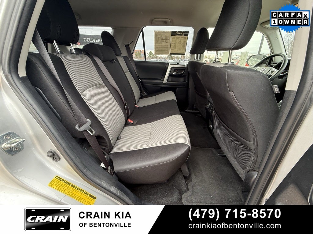 2024 Toyota 4Runner SR5 - 4WD / CLEAN CARFAX / ONE OWNER