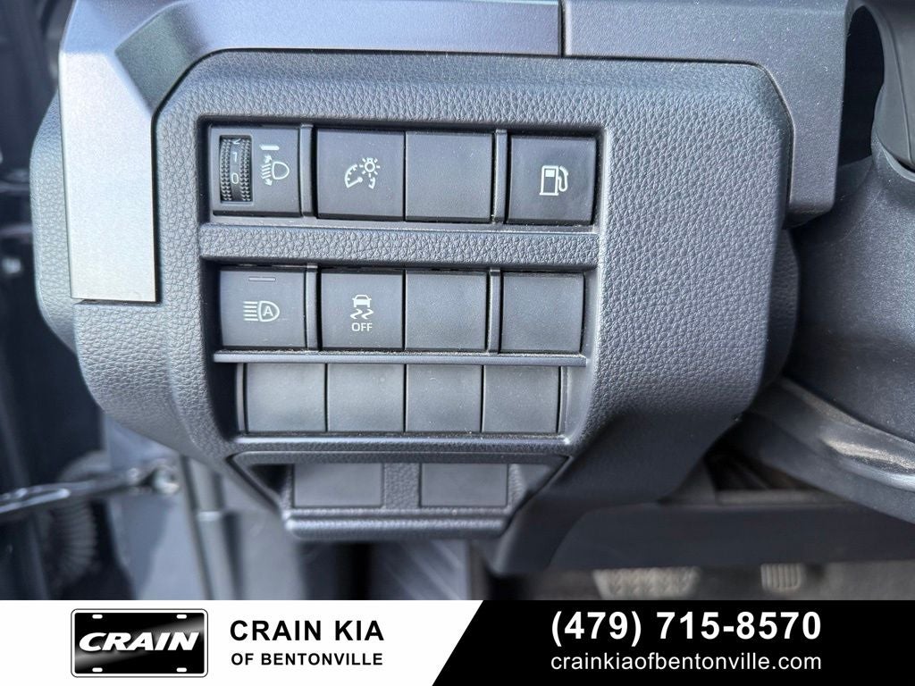 2025 Toyota 4Runner SR5 - 4WD / CLEAN CARFAX / ONE OWNER