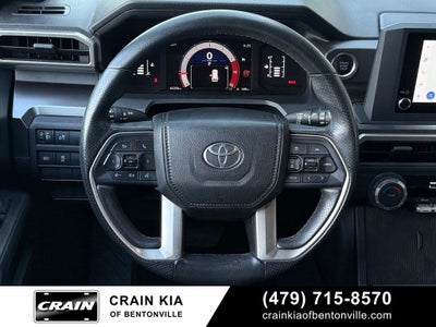2025 Toyota 4Runner SR5 - 4WD / CLEAN CARFAX / ONE OWNER