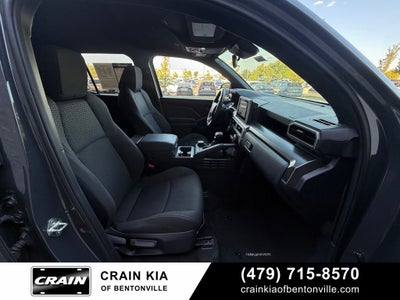 2025 Toyota 4Runner SR5 - 4WD / CLEAN CARFAX / ONE OWNER