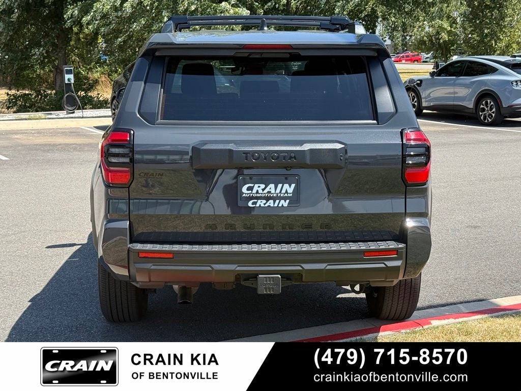 2025 Toyota 4Runner SR5 - 4WD / CLEAN CARFAX / ONE OWNER