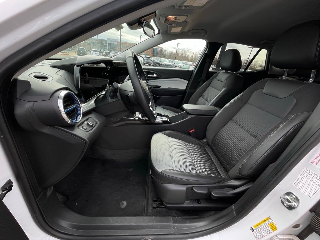 2025 Chevrolet Trax LT - CLEAN CARFAX / ONE OWNER