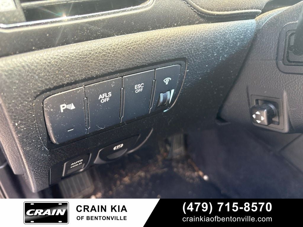2011 Hyundai GENESIS 4.6 - AWD / SUNROOF / ONE OWNER