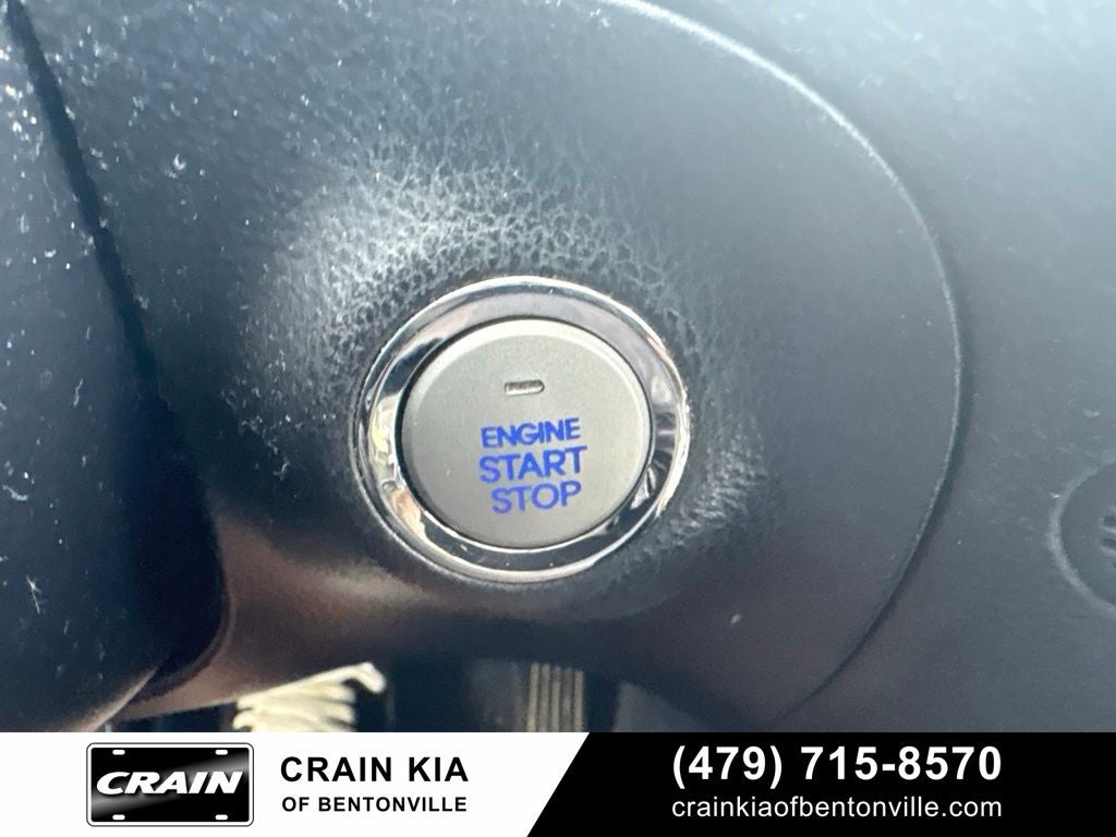 2011 Hyundai GENESIS 4.6 - AWD / SUNROOF / ONE OWNER