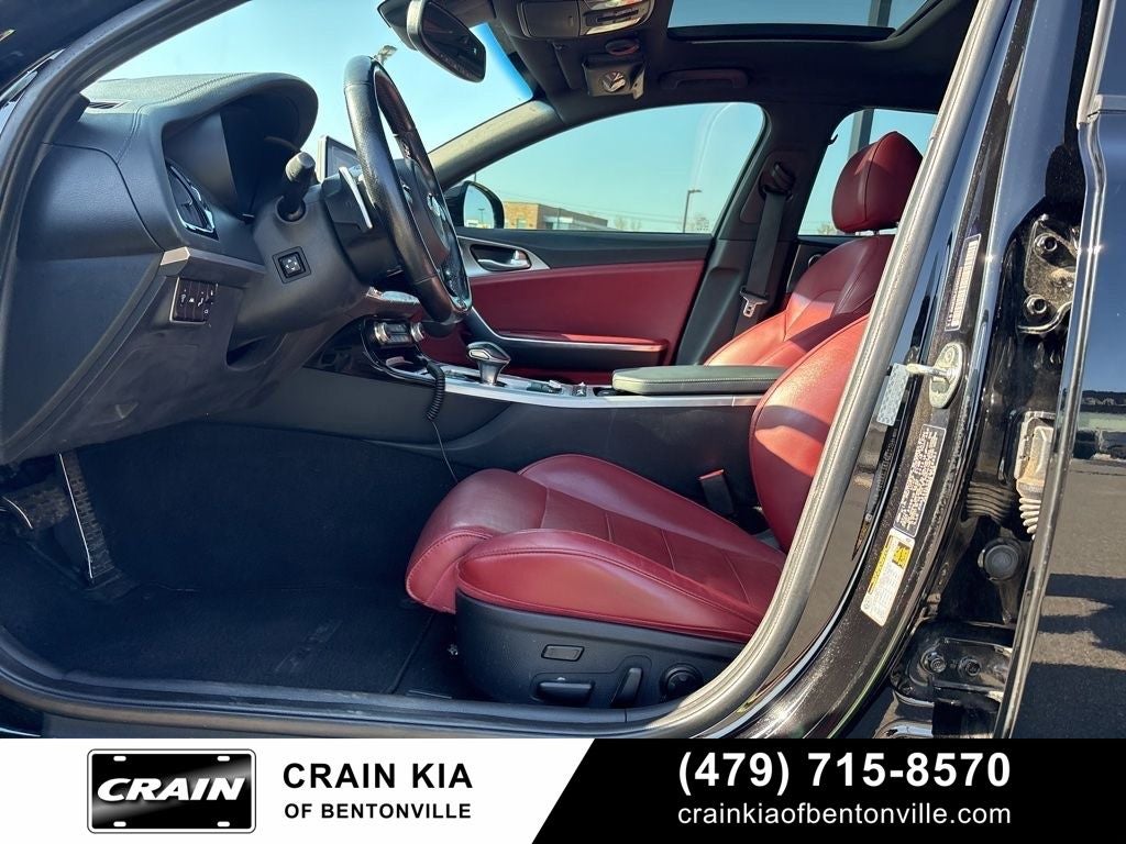 2018 Kia Stinger GT2 - AWD / SUNROOF / CARFAX ONE OWNER