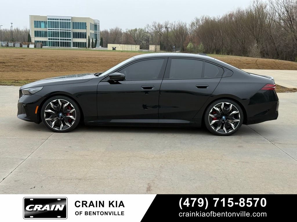 2024 BMW i5 M60 - AWD / PANORAMIC SUNROOF / CLEAN CARFAX
