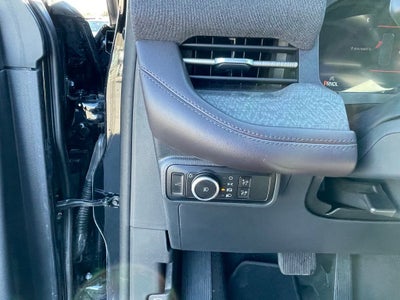 2025 Ford Explorer ST-Line 4X4 / HEATED SEATS / ONE OWNER