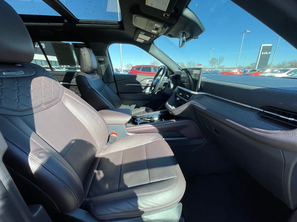 2025 Ford Explorer ST-Line 4X4 / HEATED SEATS / ONE OWNER