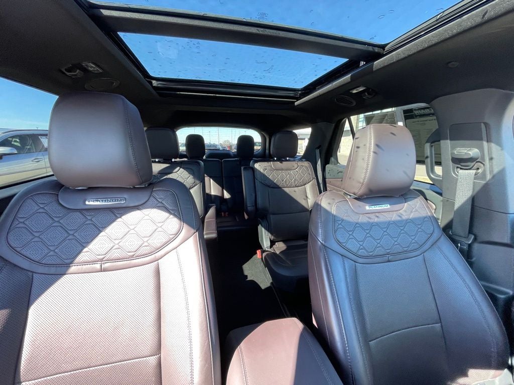 2025 Ford Explorer ST-Line 4X4 / HEATED SEATS / ONE OWNER