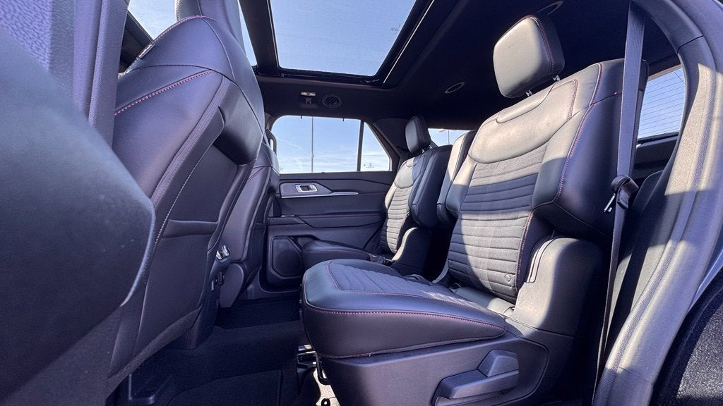 2025 Ford Explorer ST-Line 4X4 / ONE OWNER / MOONROOF / NAV