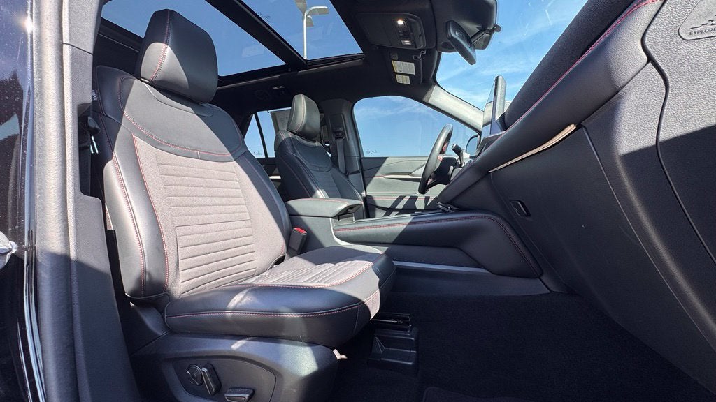 2025 Ford Explorer ST-Line 4X4 / ONE OWNER / MOONROOF / NAV