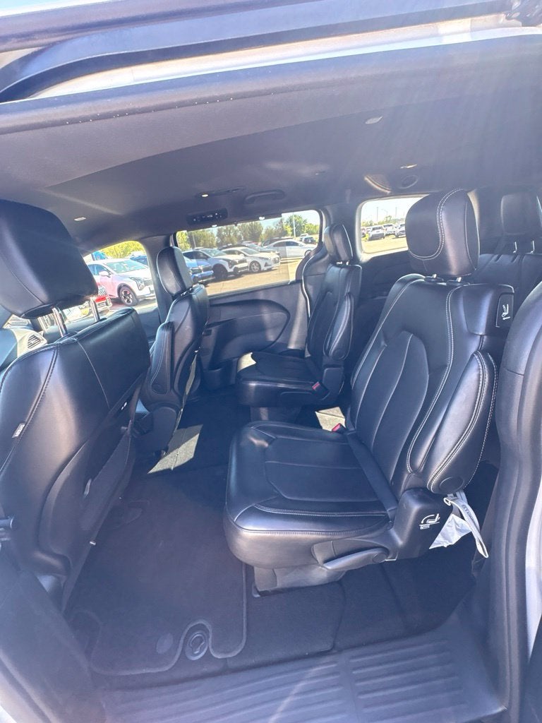 2025 Chrysler Pacifica Select HEATED SEATS / BACK UP CAM