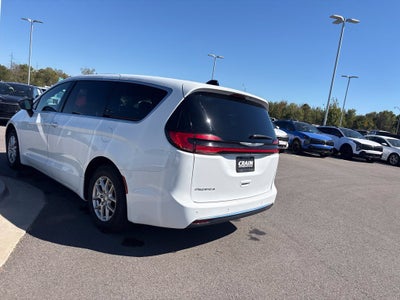 2025 Chrysler Pacifica Select HEATED SEATS / BACK UP CAM