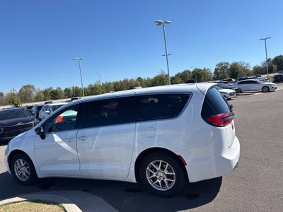 2025 Chrysler Pacifica Select HEATED SEATS / BACK UP CAM