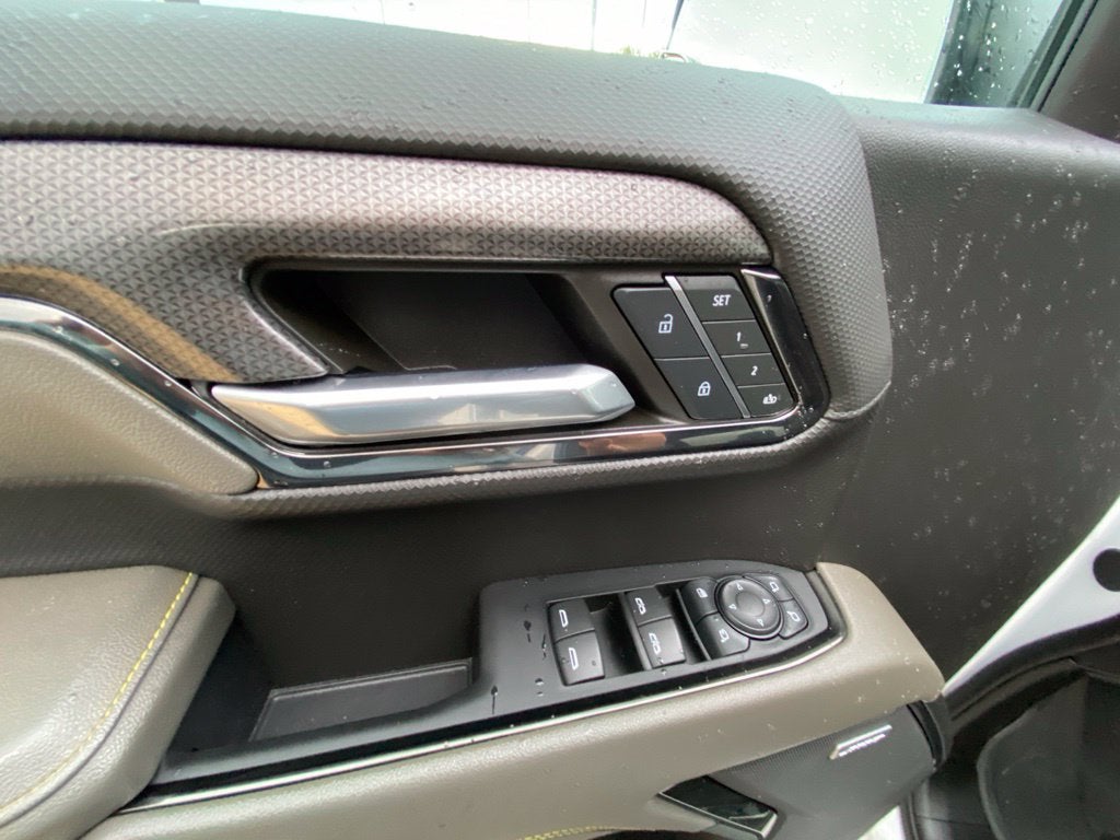 2024 Chevrolet Silverado 1500 ZR2 ONE OWNER / 4X4 / HEATED AND COOLED SEATS