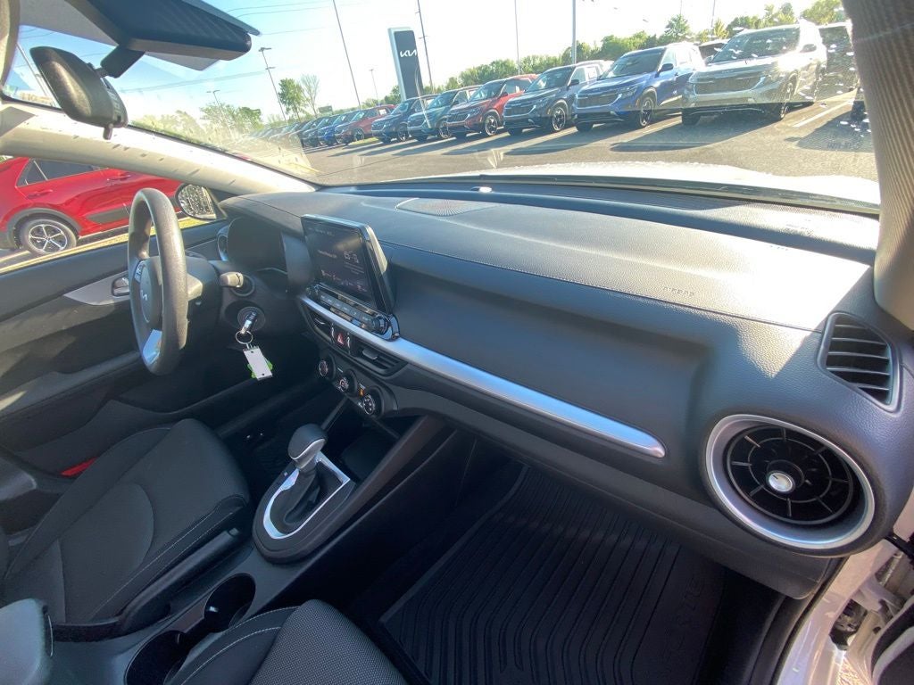 2024 Kia Forte LXS CPO / TECH PACKAGE