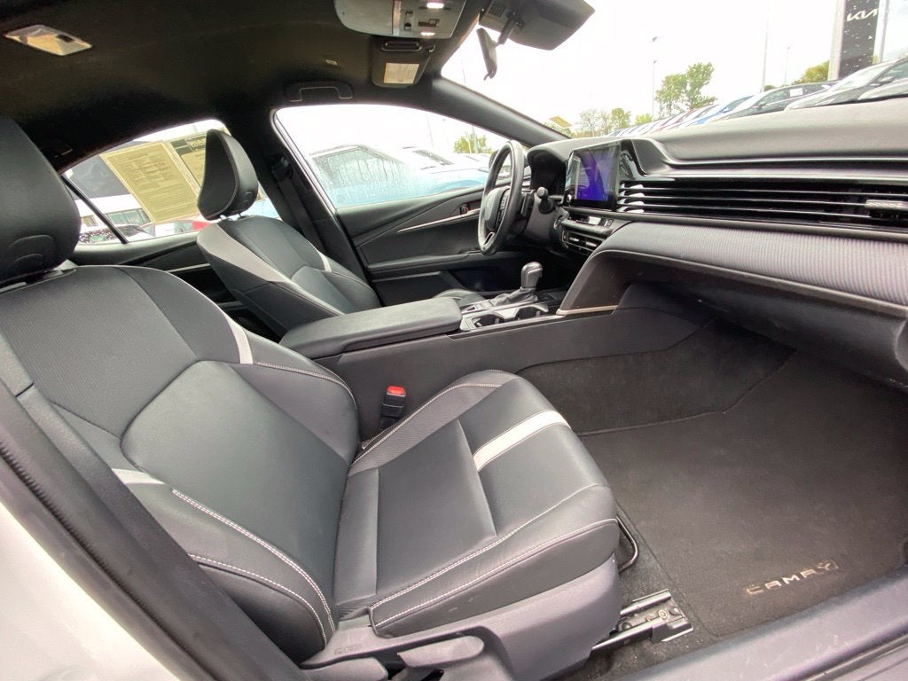 2025 Toyota Camry SE ONE OWNER / CLEAN CARFAX