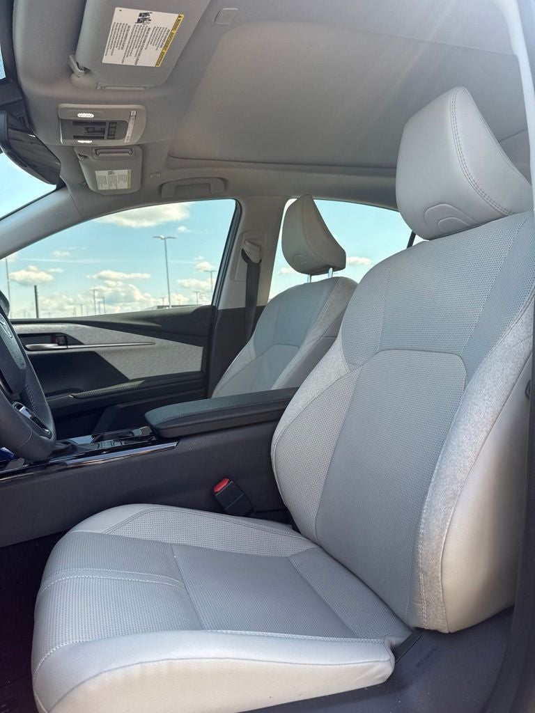 2025 Toyota Camry XLE MOONROOF / AWD / HEATED SEATS