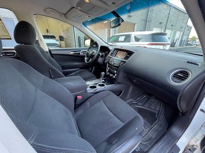 2016 Nissan Pathfinder SV