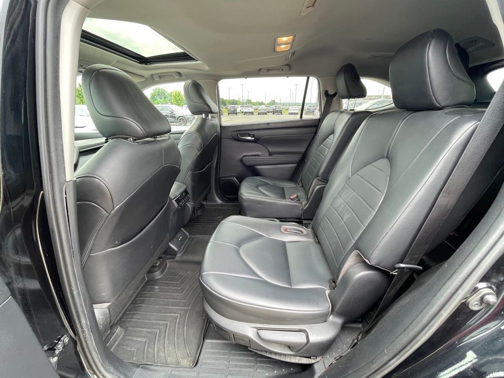 2020 Toyota Highlander XLE MOONROOF / HEATED SEATS