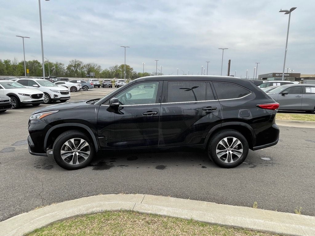 2020 Toyota Highlander XLE MOONROOF / HEATED SEATS