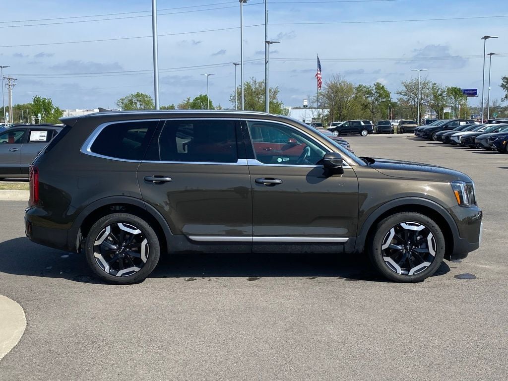 2025 Kia Telluride S AWD / LEATHER / MOONROOF