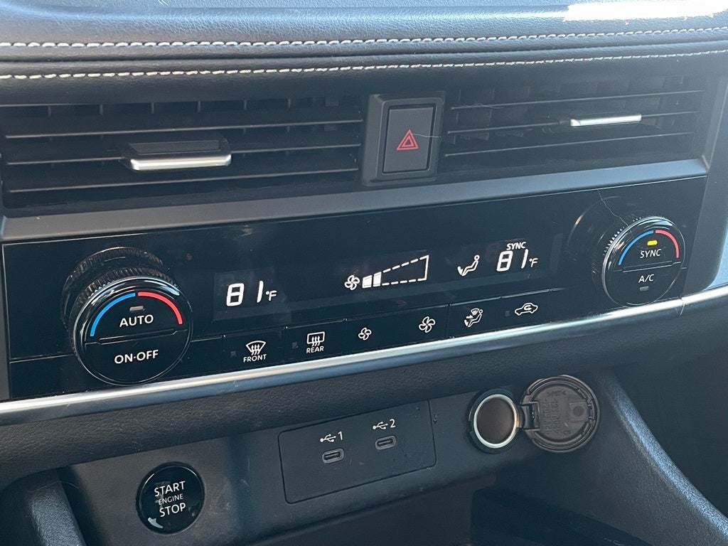 2025 Nissan Rogue SV AWD / ONE OWNER / POWER DRIVERS SEAT