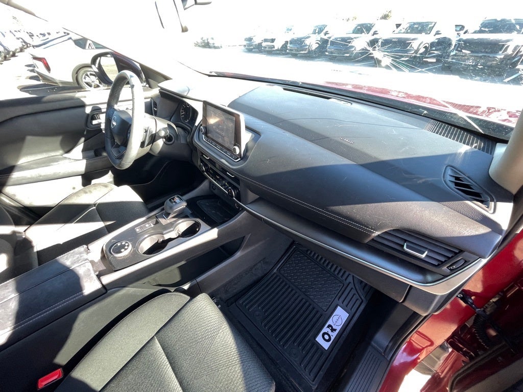 2025 Nissan Rogue SV AWD / ONE OWNER / POWER DRIVERS SEAT