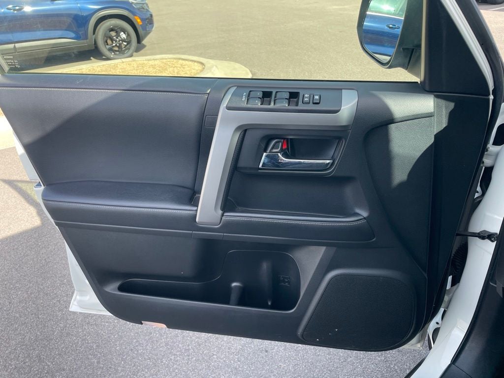 2023 Toyota 4Runner SR5 4X4 / ONE OWNER