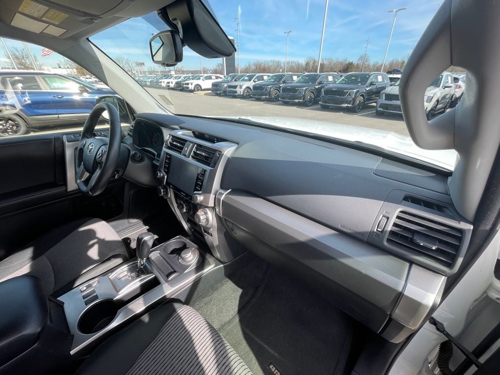 2023 Toyota 4Runner SR5 4X4 / ONE OWNER